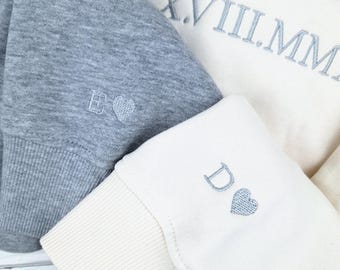 Personalisierter Pullover • römisches Datum • Love Sweatshirt • Geschenke zum Jahrestag • Valentinstag Hoodie • Couple Look
