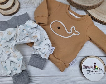 Ensemble bébé et enfant - Haut avec jolie baleine en velours côtelé et pantalon en jersey 'Sea Animals' - Joli pull baleine mode enfant en camel