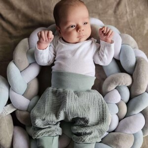Pantaloni in mussola per neonati e bambini • Pantaloni che crescono con me con polsini • Pantaloni estivi per neonati • Abbigliamento comodo per neonati • Abbigliamento traspirante immagine 2