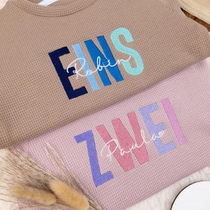 Gepersonaliseerde wafeljersey verjaardagstrui • Kindertrui met geborduurde naam • Verjaardagsoutfit • Handgemaakte kindermode