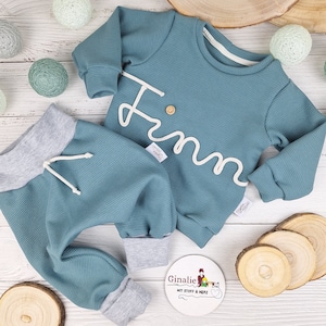 Pullover mit Namen Süße und stilvolle Baby und Kinder Oberteil aus Waffelstrick, die jedes Outfit aufwerten Pulli mit Kordel Ginalie Bild 2