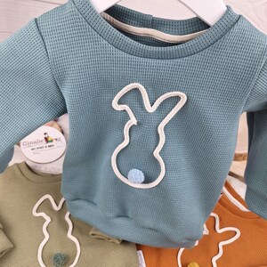 Osterhasen Pullover aus Waffeljersey für Babys & Kinder mit niedlichen Kordel-Details Pulli mit Kordel Frühlingsmode Ostergeschenke Bild 9