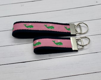 Sleutelhanger roze, blauwe en groene walvis, sleutelhanger polsbandje met gouden of zilveren hardware