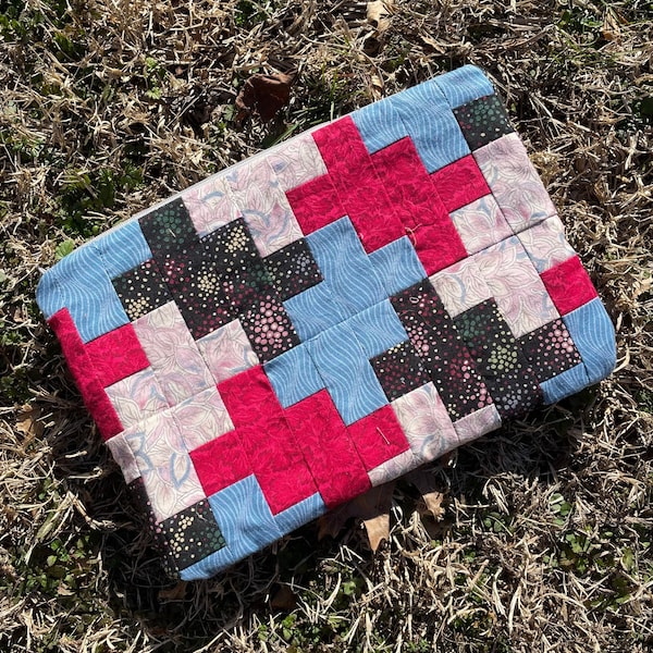 vintage quilt top zipper pouch | clutch | pencil case | repurposed