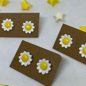 Handmade Daisy Stud Earrings: Silver Plated, Anti Tarnish