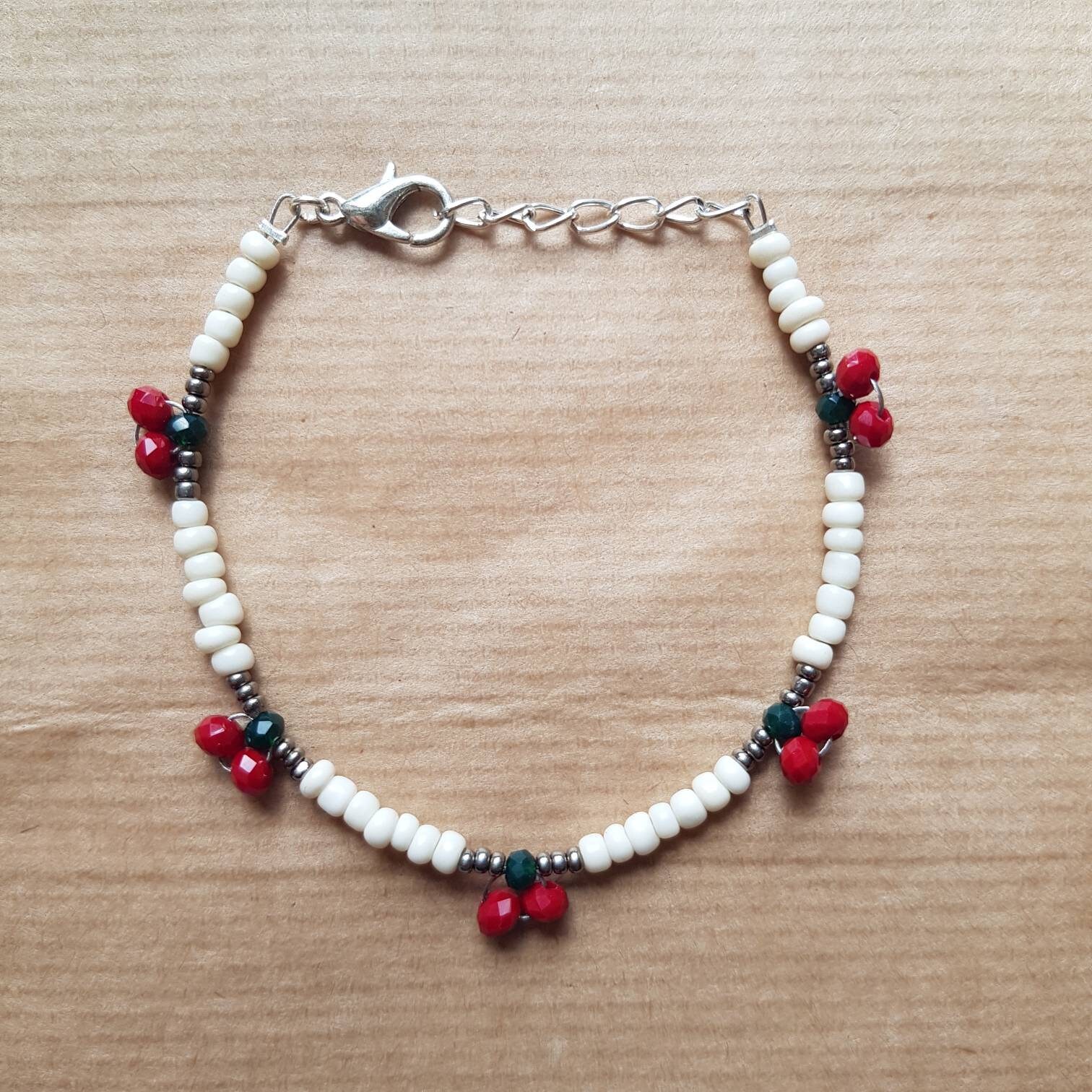 Rotes String-Armband, Verstellbar – Handgemacht, Unisex, Für Strand & Surfer | Perfektes Geschenk Für Viele Anlässe