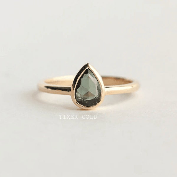 0.8 CT Pear Cut Moissanite Diamond Ring/Green Moissanite Diamond Ring/ Wedding Ring/Anniversary Gift/ Promise Ring/Moissanite Ring For Her