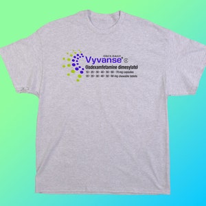 Grafische Vyvanse-lisdexamfetaminedimesylaat op asgrijs T-shirt