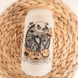 Jack Skellington | Halloween| Fall Glass peut| Horreur| Canette de verre à bière| Tasse en verre avec couvercle en bambou| Verre dépoli| Canette de verre à café|