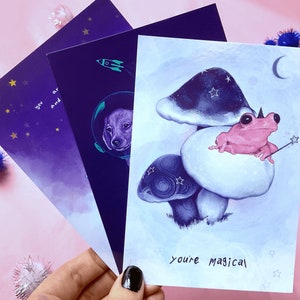 Juego de postales Cosmic Creatures A6 - Mushroom Frog Sausage Dog Magic Hat Cat - Tarjeta de cumpleaños de Navidad Art Gift - Cute Stationery Cottagecore