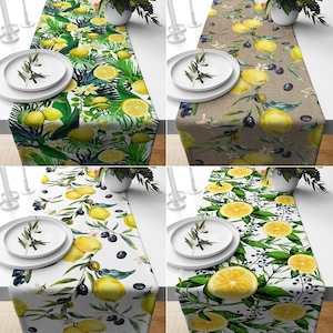 Pode incluir: Quatro caminhos de mesa com diferentes designs de limão e azeitona. Os caminhos de mesa têm todos 35,5 cm de largura e apresentam uma variedade de cores, incluindo verde, amarelo, castanho e preto.