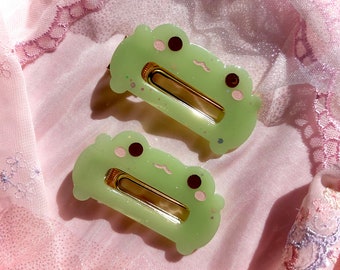 made to order cute green froggy resin hair clip / frog barrettes / accessory / charm