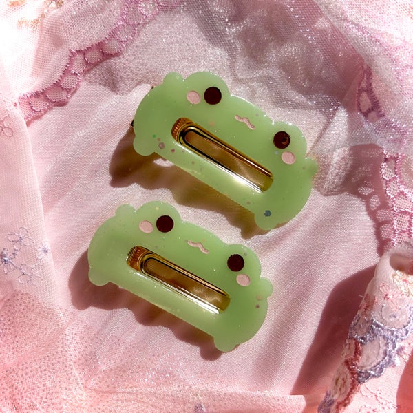 made to order cute green froggy resin hair clip / frog barrettes / accessory / charm