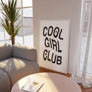 Galería de arte de pared imprimible de moda con texto en beige neutro para chica cool, tipografía preppy estética Y2K, arte minimalista para dormitorio digital