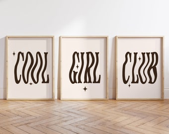 Zestaw 3 modnych, neutralnych beżowych, modnych grafik ściennych z napisem „cool girl”, feministycznym minimalistycznym plakatem Y2K w estetyce do druku cyfrowego, do akademika