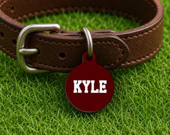 Placa de identificación personalizada para collar de perro – Estilo College Station Game Day, placa roja edición Campus (redonda)