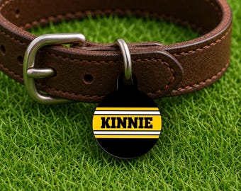 Placa de identificación personalizada para collar de perro – Estilo Iowa City Game Day, Edición Campus Negra, Placa de identificación para mascotas de doble cara (redonda)