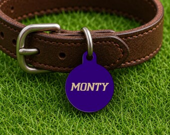 Placa de identificación personalizada para collar de perro – Estilo Seattle Gameday, edición Campus Morada, placa de identificación de doble cara (redonda)