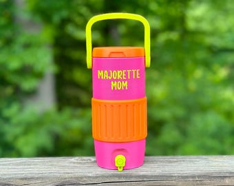Mamá de majorette / Mamá de gimnasta / Día de competencia / Enfriador de bebidas Slim Cooler de 355 ml