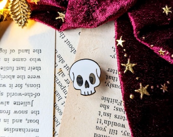 Skull Hard Enamel Pin / Gothic pin, Gold plated bookish pin, gift for readers, book pile book pin, stocking filler, romance reader.