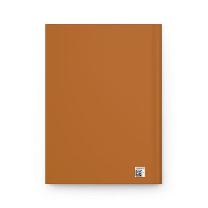 K&ouml;nnte beinhalten: Ein braunes Hardcover-Buch mit einem Barcode auf dem hinteren Umschlag.