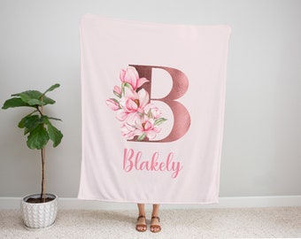 Manta de iniciales, Linda manta de monograma, manta de lanzamiento personalizado, manta de terciopelo personalizada, manta acogedora personalizada, manta de monograma de flores en blanco