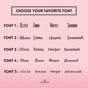 Peut inclure: Cinq styles de police diff&eacute;rents sont affich&eacute;s sur un fond rose. Les mots "Olivia", "Emma", "Harper" et "Savannah" sont &eacute;crits dans chaque style de police. Le texte "CHOOSE YOUR FAVORITE FONT" est en haut de l'image.