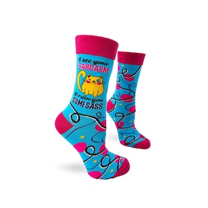 I See Your Sarcasm & Raise You Some Sass Ladies&#39; Crew Socken mit niedlichen Katzen | Perfektes Geschenk für Katzenliebhaber | Lustige Katzen Socken | Haustier Humor