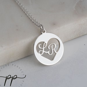 Collar circular con dos iniciales en forma de corazón - Colgante de letras para pareja - Joyas personalizadas - Collar de corazón con iniciales para mujer