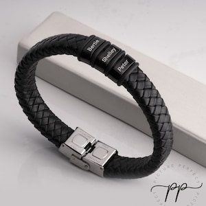 Pulsera de cuero trenzado negro - Pulsera personalizada para hombre - Nombre de niño grabado con láser en dijes de metal plateado o negro - Regalo de Navidad para papá