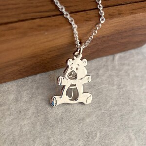 Collier initiale ours en peluche - Bijoux sur mesure pour enfants - Pendentif lettre en argent sterling / or / or rose - Idée cadeau de Noël