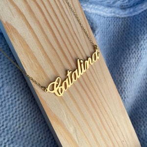 Colar com nome personalizado em prata esterlina 925 - Placa de identificação GROSSA - Escrita clássica - Colar delicado feito sob medida - Qualquer nome gravado