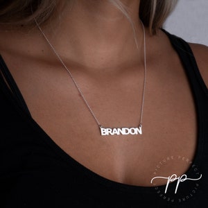 Collar con nombre y letras mayúsculas personalizado - PLATA DE LEY 925 MÁS GRUESA - Colgante con letras mayúsculas - Placa de identificación personalizada para mujer - Joyas de recuerdo