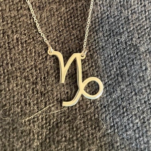 Naszyjnik ze znakiem zodiaku Koziorożca ze srebra próby 925 - Naszyjnik ze znakiem zodiaku - Mały minimalistyczny wisiorek astrologiczny - Dostępny w kolorze złotym i różowym