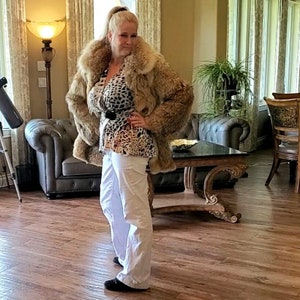 Luscious Coyote Fur Stroller sz M
