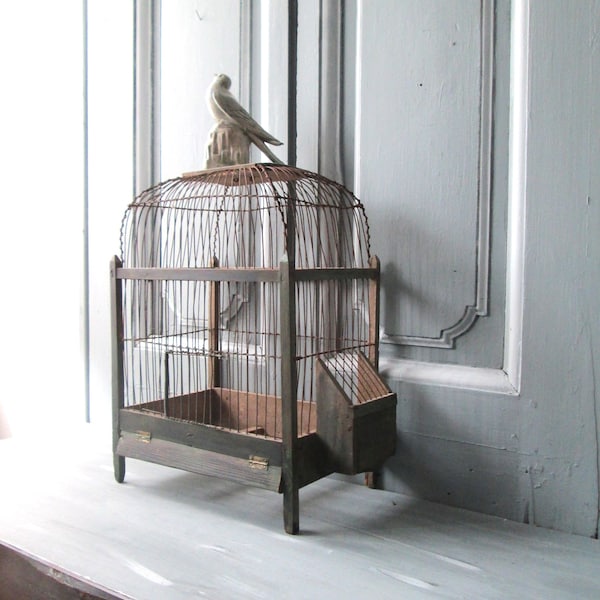 Cage à oiseaux française des années 1860, ancienne cage à oiseaux française ancienne et élégante, charmante et charmante cage à oiseaux française antique des années 1860.