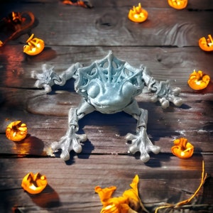 3D Printed Dracula Frog: Halloween Fidget Toy, Reptile Decor
