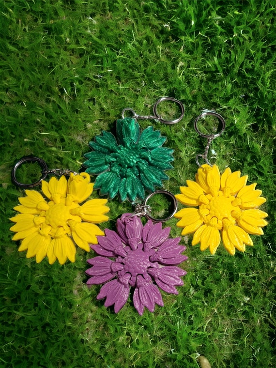 Sunflower keychain, 3d print, ornament, backpack zipper pull, teenager gift, gardener, flower, plant lover, birthday gift, gift for her