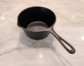 NICE Vintage Lodge no.4 Sauce Pot Cast Iron LOOK