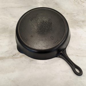 May include: A black cast iron skillet with the word "MEYERT" and the number "9 1508" on the bottom.
