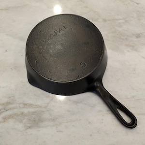 NICE Vintage Wapak 5 Block Logo Cast Iron Skillet Heat Ring
