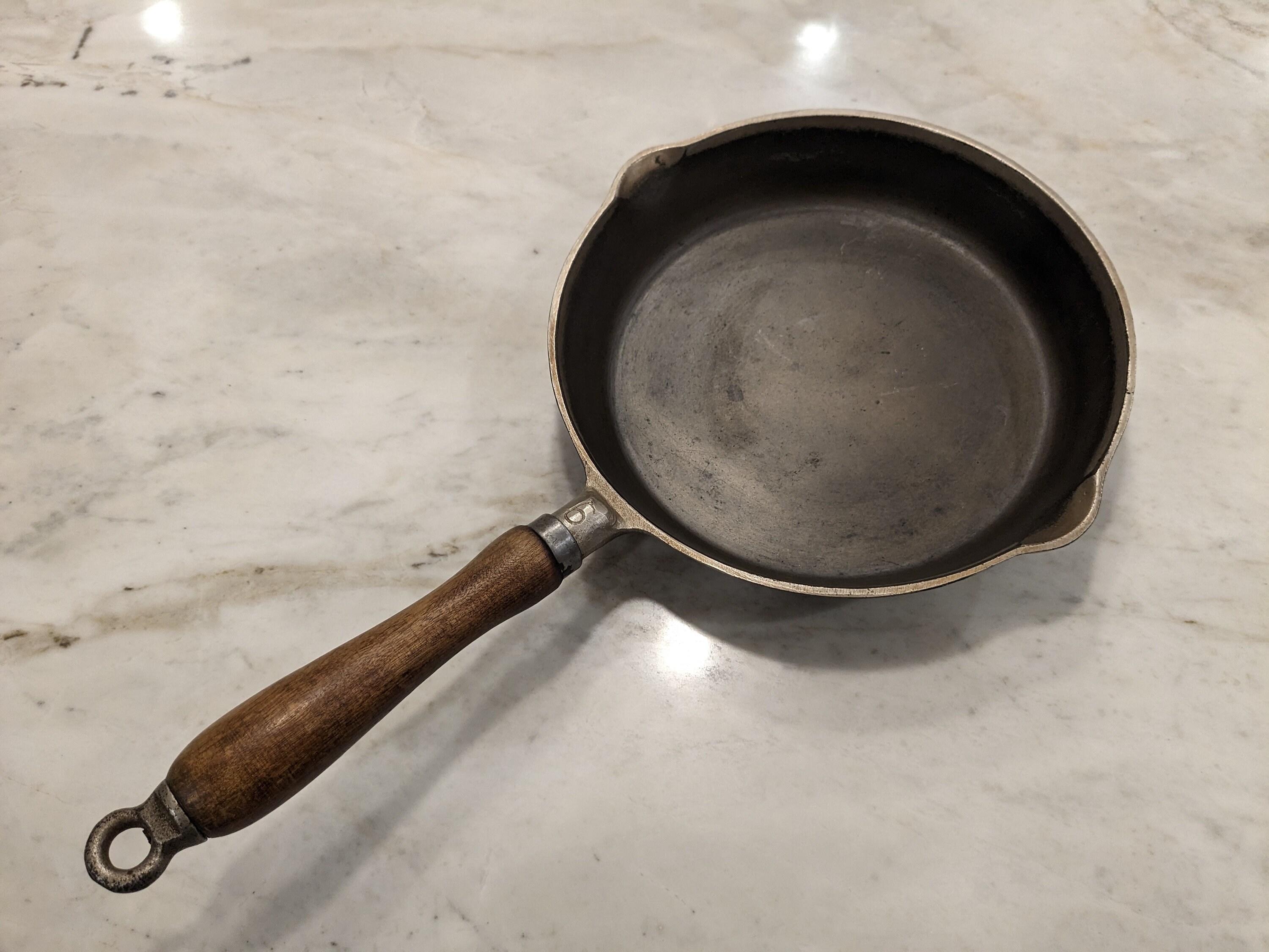 Canadian Smart Brockville 6 Wood Handle Cast Iron Skillet Canadian Smart Brockville 6 Wood Handle Cast Iron Skillet
