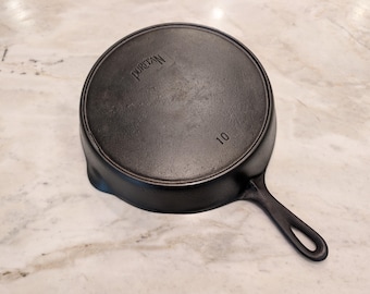 WOW Vintage Puritan no.10 Cast Iron Skillet made by Favorite Piqua