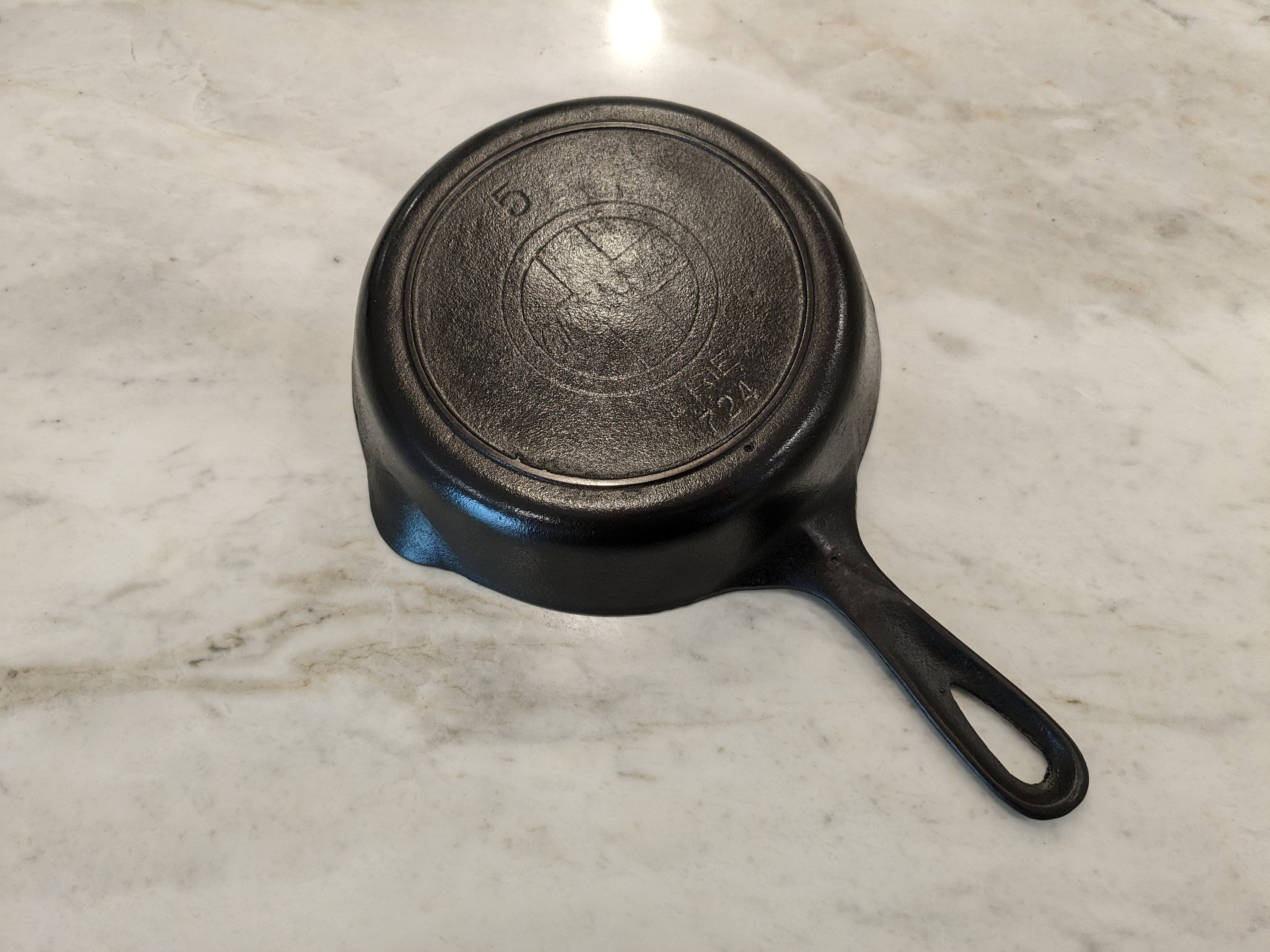 Vintage Griswold No. 5 Cast Iron Skillet 724 F Small Logo