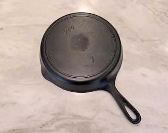 Vintage Unmarked Griswold no.754 Cast Iron Skillet Heat Ring CHEAP