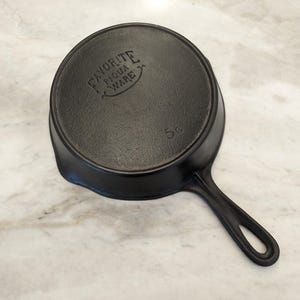 Vintage Favorite Piqua 5 Cast Iron Skillet Smiley Logo Beautiful