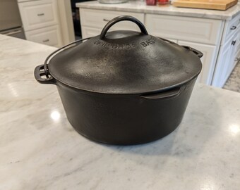 Vintage Wagner 8 Round Roaster Dutch Oven Cast Iron LOOK
