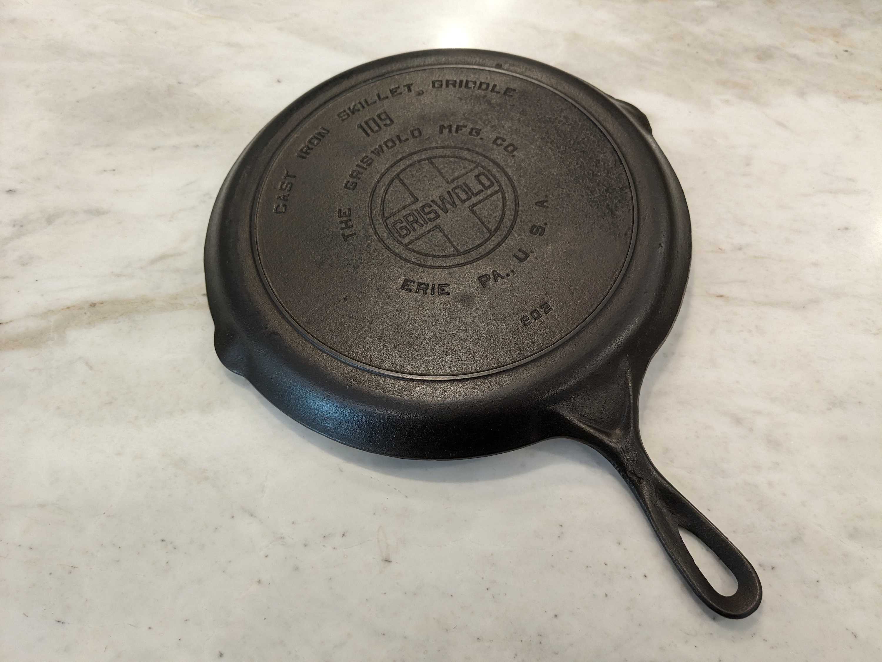 RARE Griswold 109 Skillet Griddle Cast Iron 202 WOW