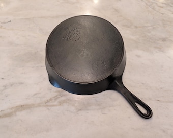 BEAUTIFUL Vintage Wagner no.7 Cast Iron Heat Ring Skillet LOOK