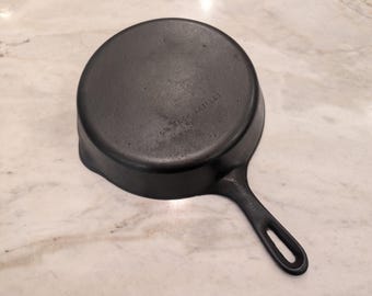 RARE Vintage Wagner no.7 Unmarked Cast Iron Skillet NICE